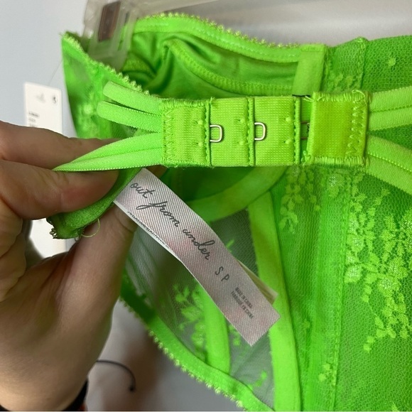 Urban Outfitters Out From Under Firecracker Green Lace Cropped Corset Top S NWT - Picture 12 of 16